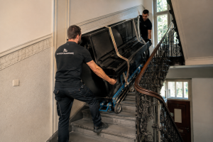 Das Möbeltaxi übernimmt Transporte von Klavier und Flügel